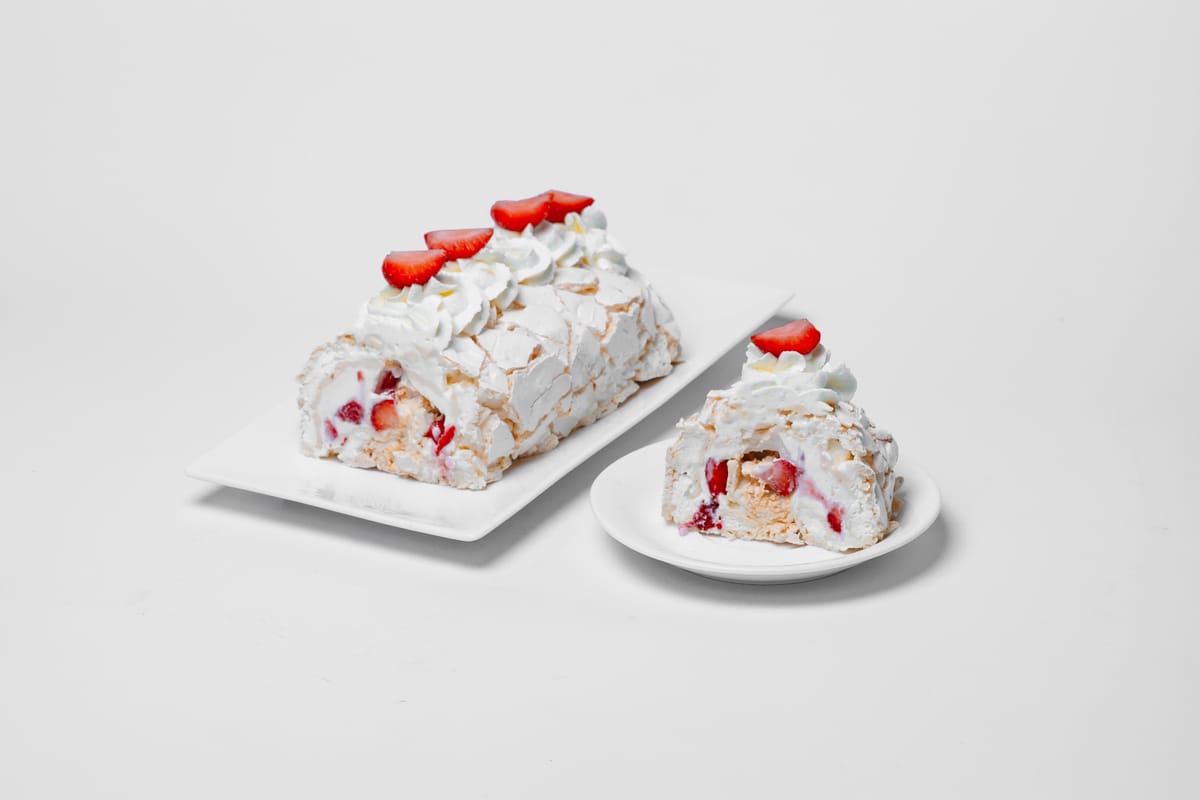 Cake "Strawberry Roll"